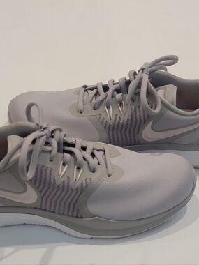 Nike Womens’s Comfort Footes Light Gray Athletic Sneakers with Subtle Swoosh